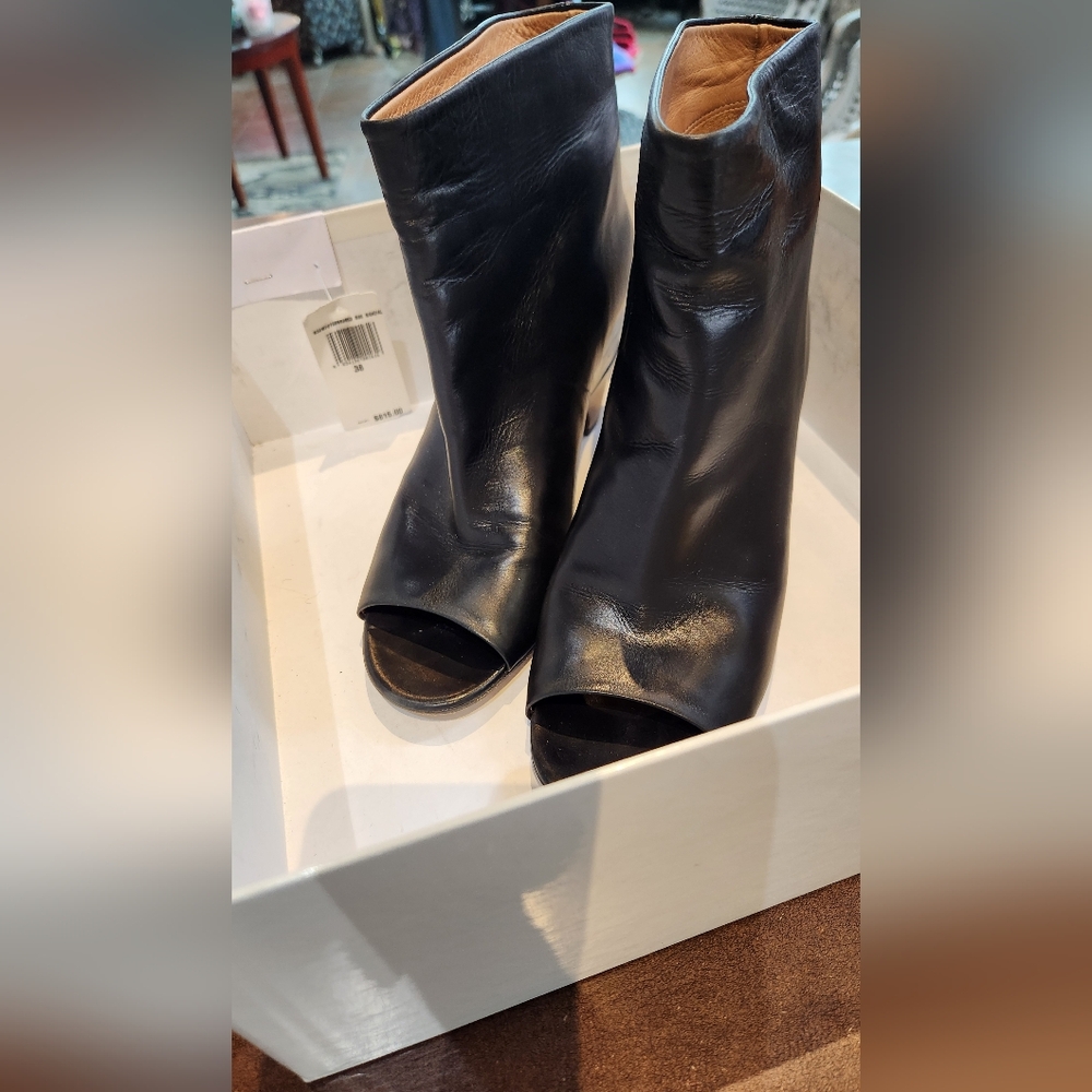Vero Cuoio Peep Toe Ankle Bootie - Picture 10 of 10
